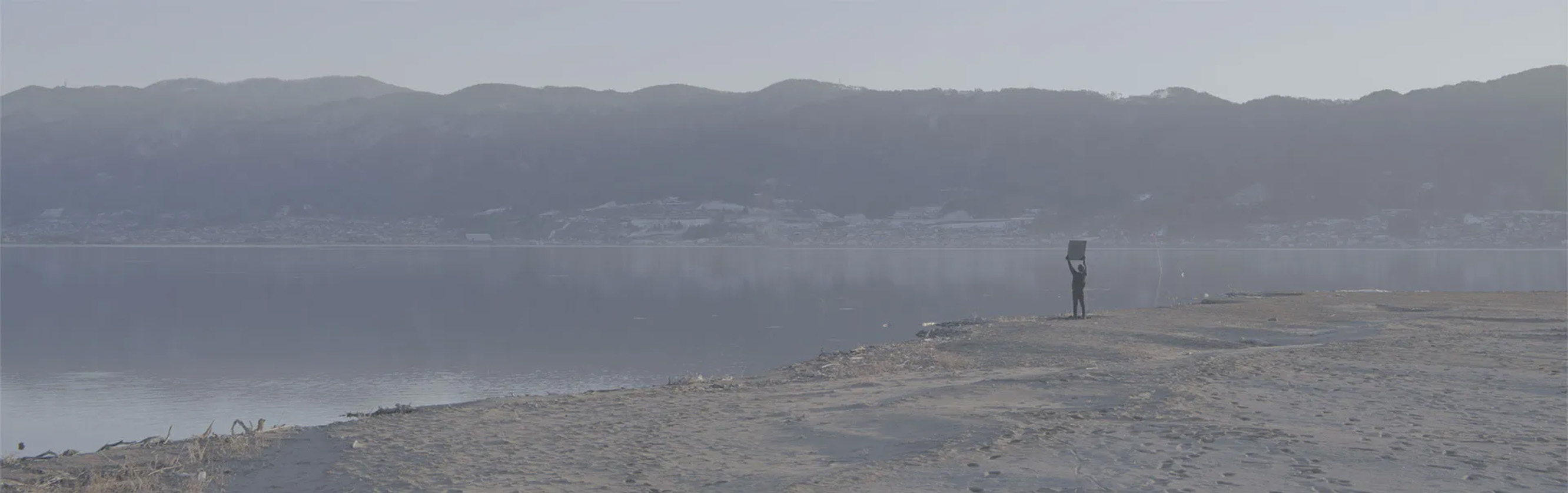 原田裕規《湖に見せる絵(海辺の僧侶)》<i>Painting to Be Shown to the Lake (The Monk by the Sea)</i> Yuki Harada